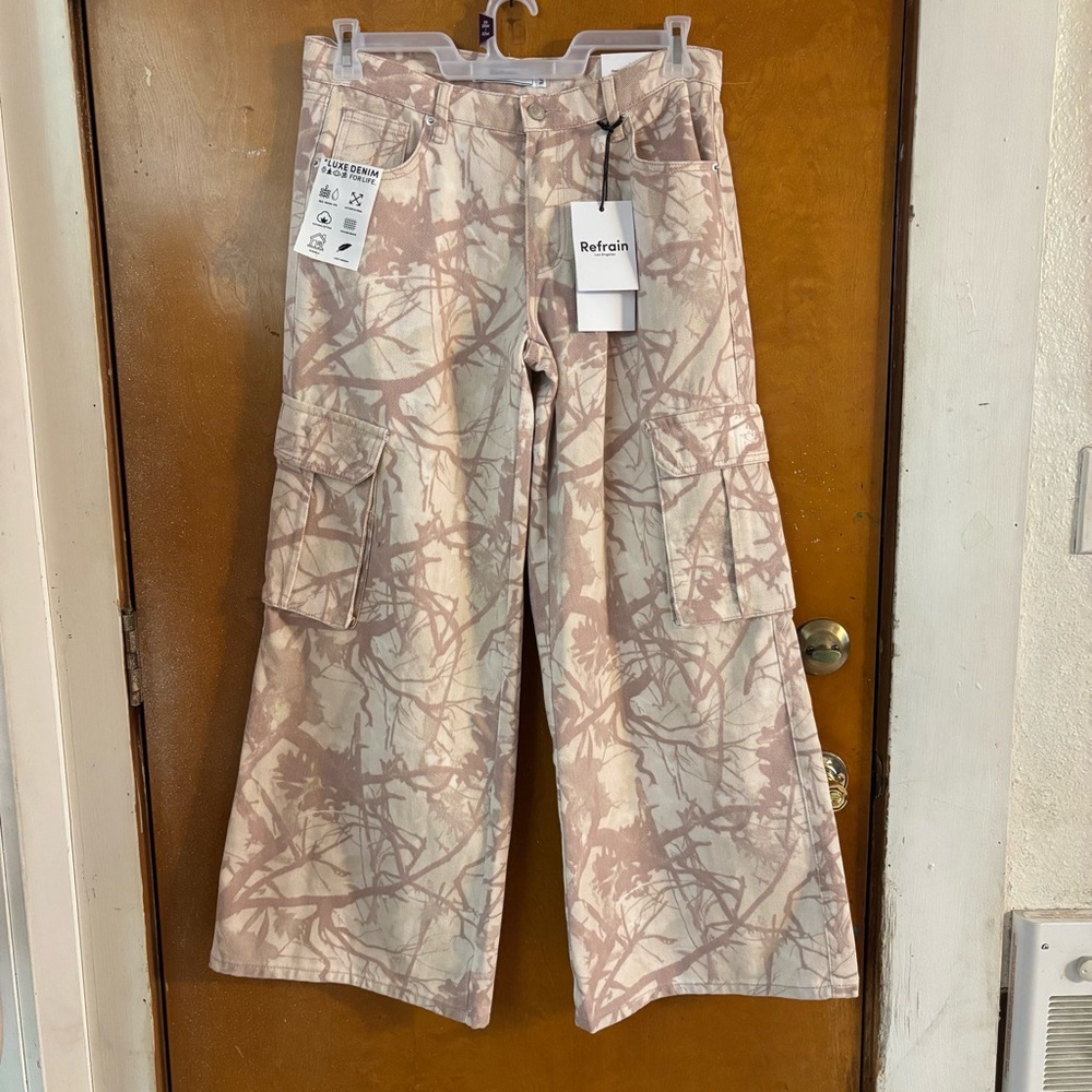 NWT Refrain wide leg cargo jeans.   Camo size 9